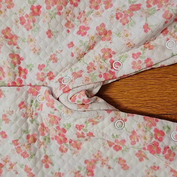 NEW! Laura Ashley "Sleep and Play" Onesie Footed One-piece 0-3 months NWT - Picture 4 of 5